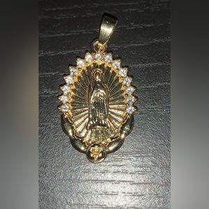 Religious Mary Pendant and Chain